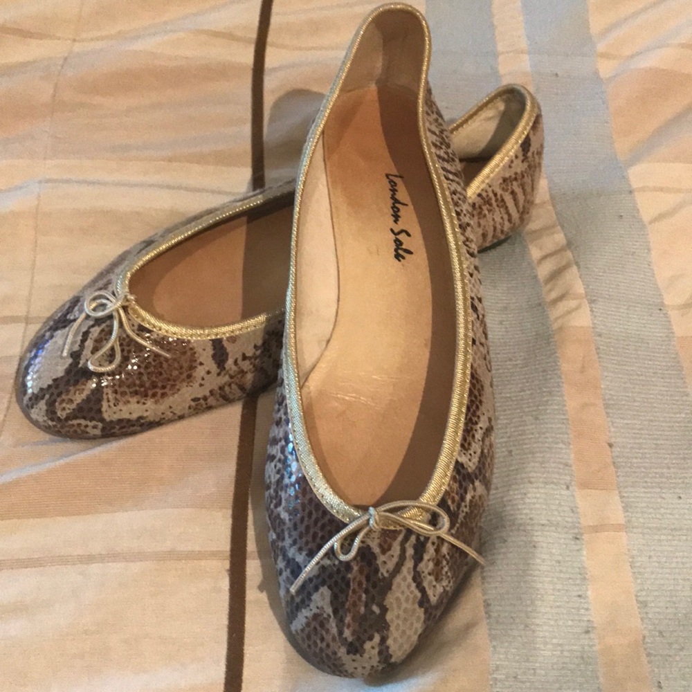 Snake print patent with gold ribbon , ballet flat